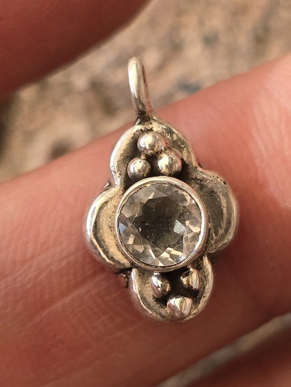 Adorable solid 925 sterling silber quatrefoil with crystal charm or pendant